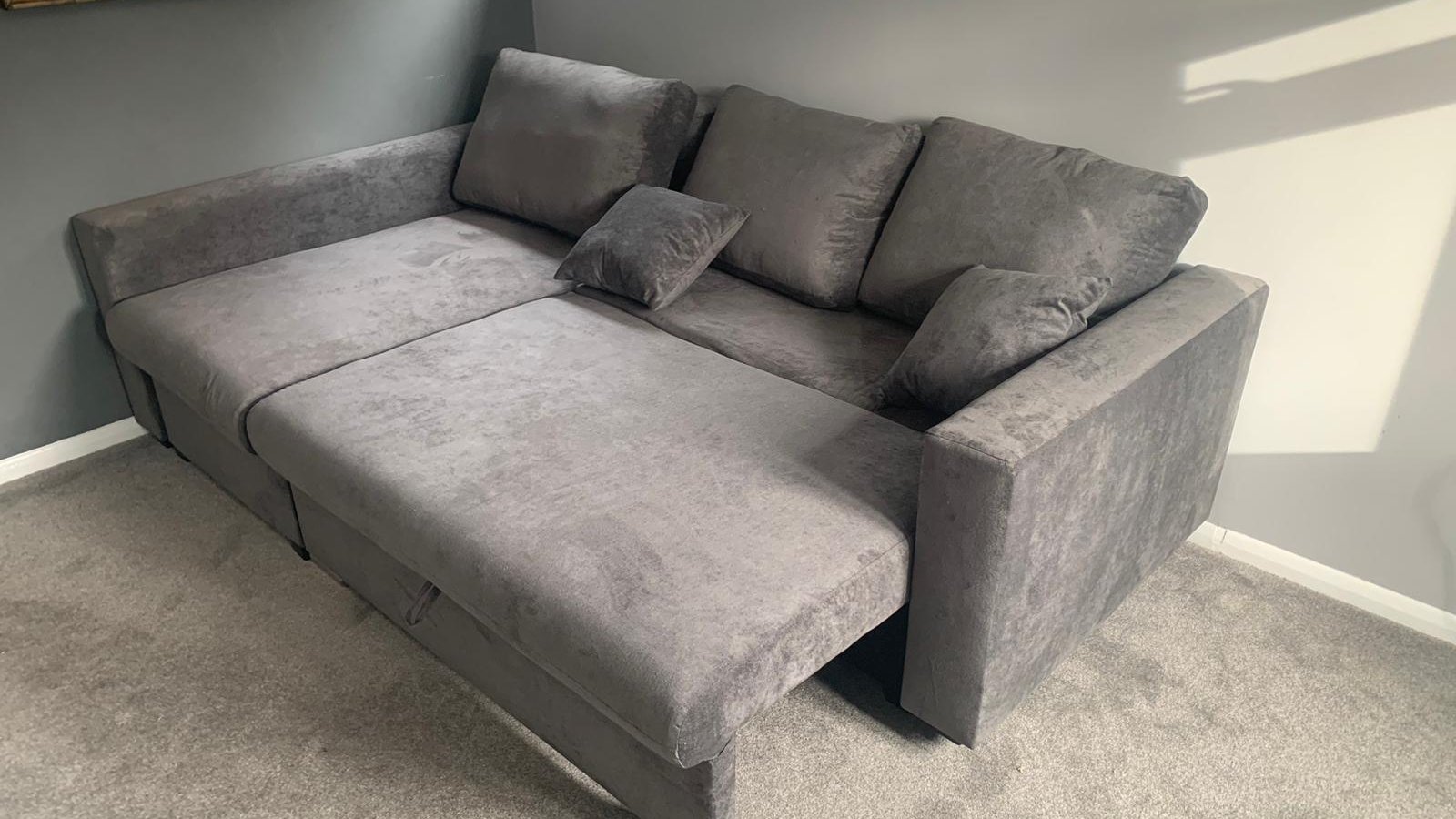 Why Pull-Out Sofa Beds Are Perfect for Small Spaces