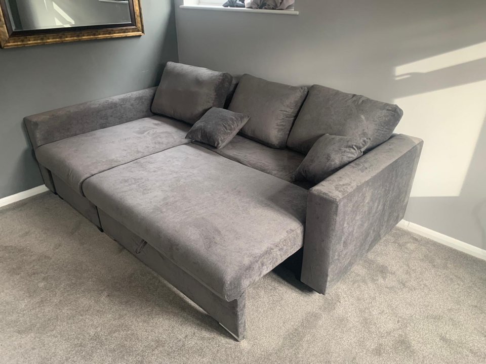 Why Pull-Out Sofa Beds Are Perfect for Small Spaces