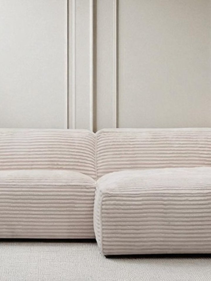 Discover the quiet power of beige in your living room