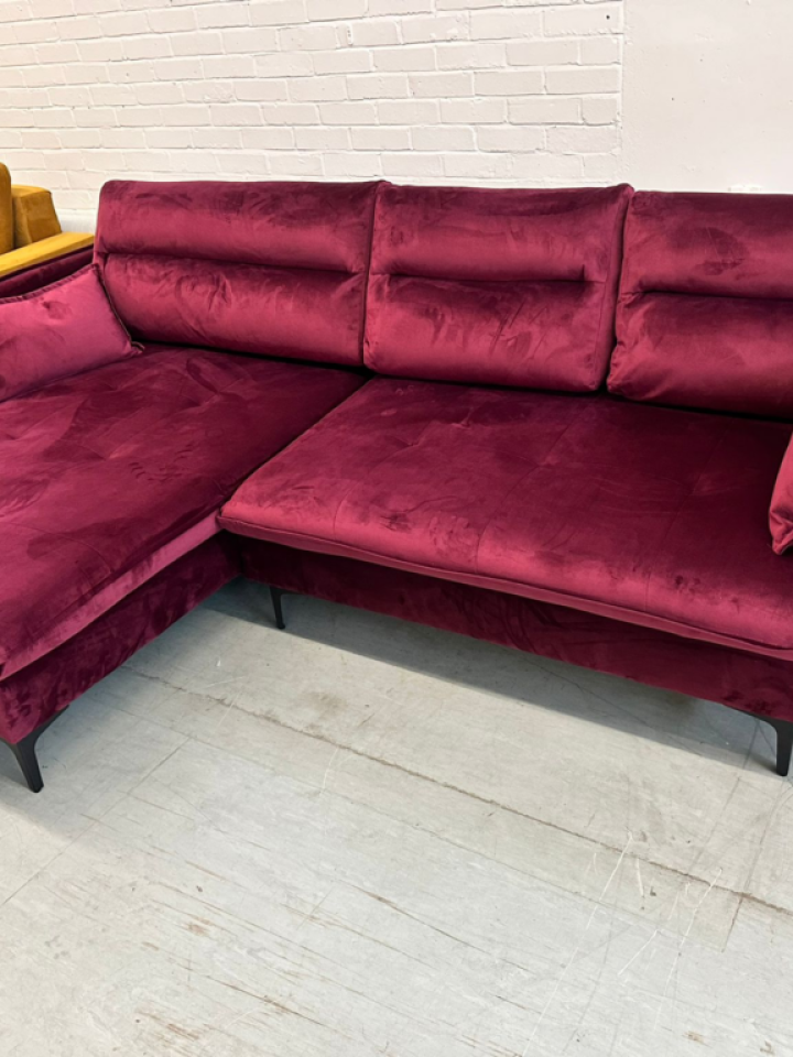 How to Style Red Corner Sofas for a Bold and Balanced Living Room