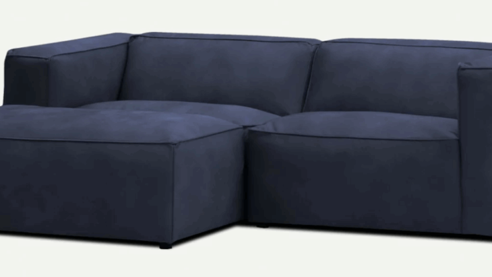Roomy comfort and classic proportions with 3 seater sofas