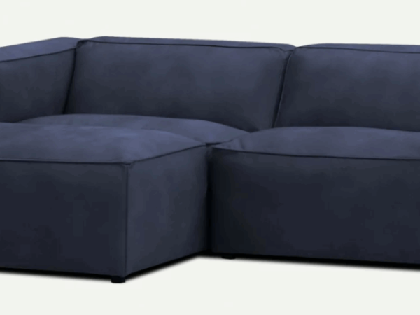 Roomy comfort and classic proportions with 3 seater sofas