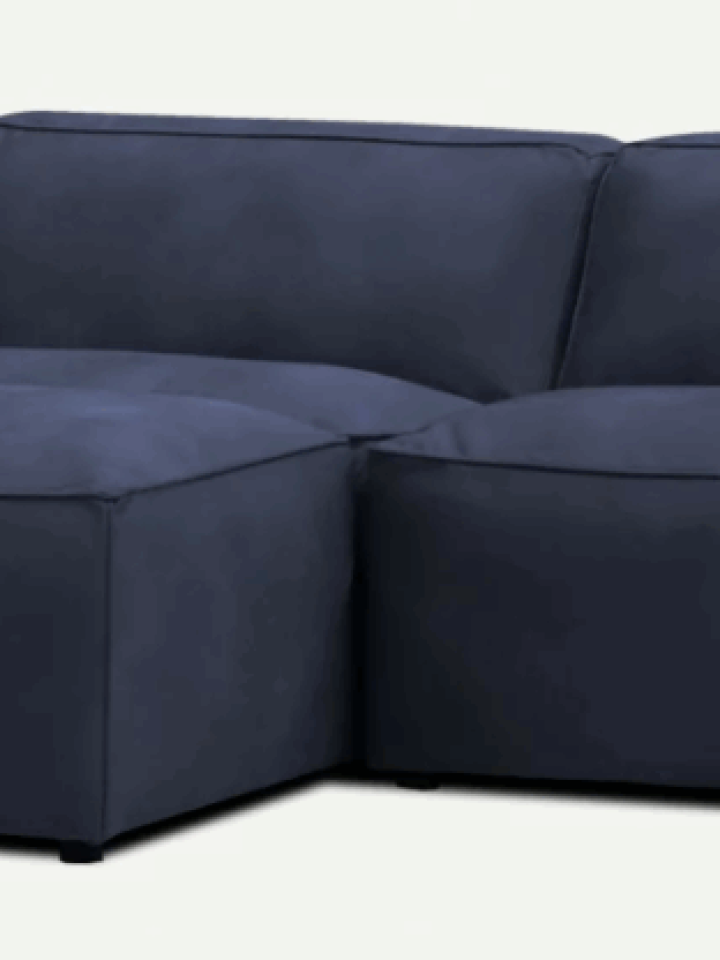 Roomy comfort and classic proportions with 3 seater sofas
