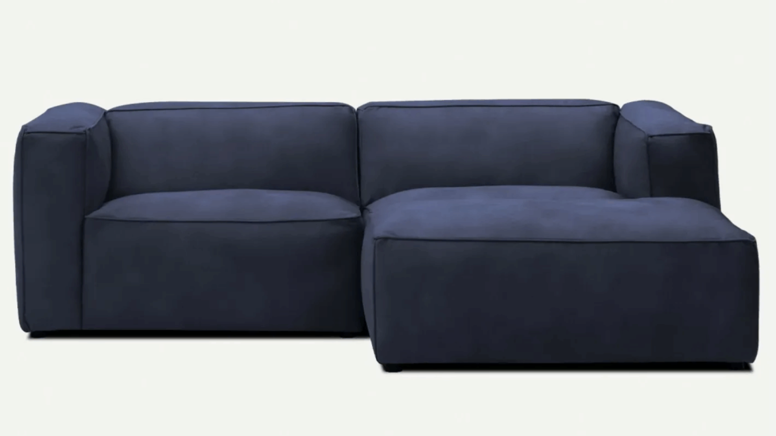How to navy blue sofa styling in your home