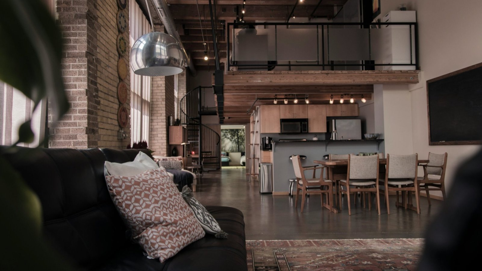 How to Decorate in an Industrial Style? Interior Design Guide