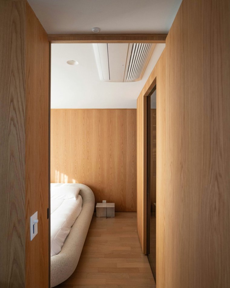 How to arrange a narrow living room so it feels wider? Practical advice and inspiration