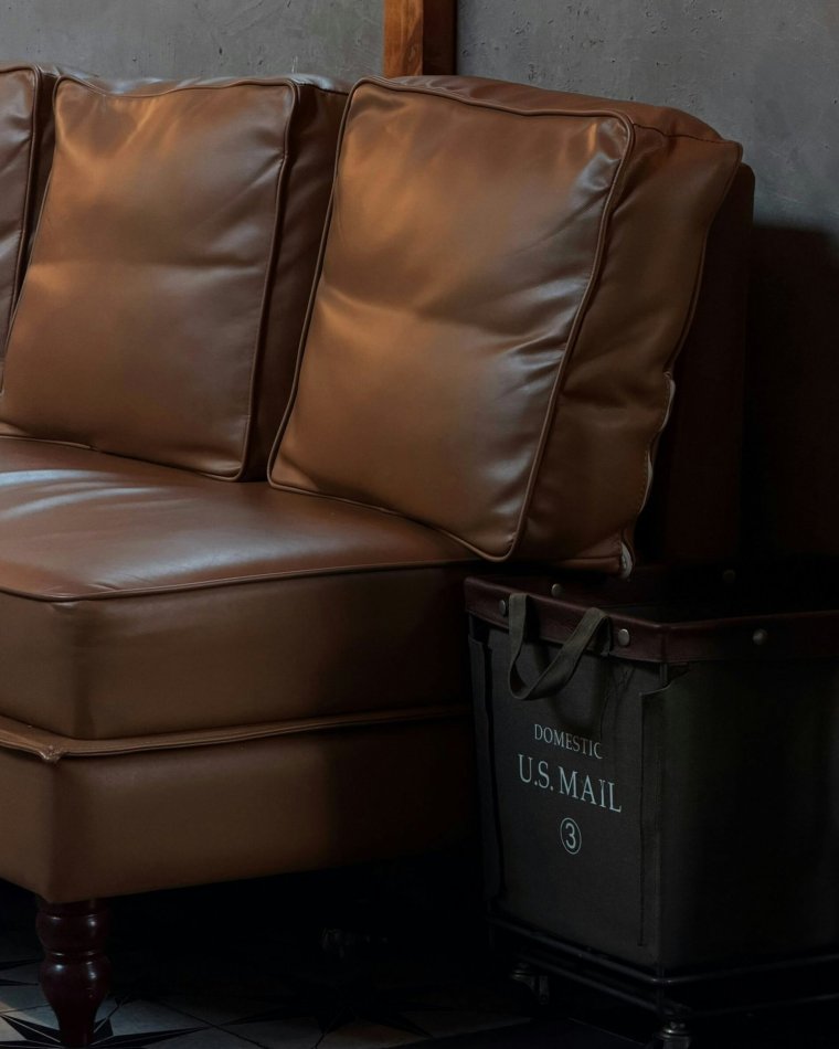 Accessories for a Brown Sofa – Which Colours, Cushions and Curtains Go with a Brown Sofa?