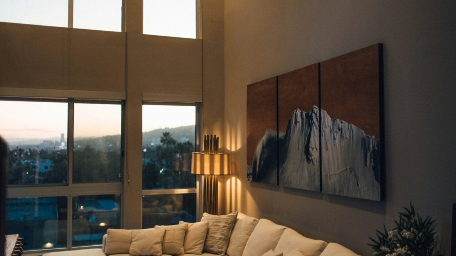How to Arrange a Living Room and Dining Room: Planning a Functional Division of Space