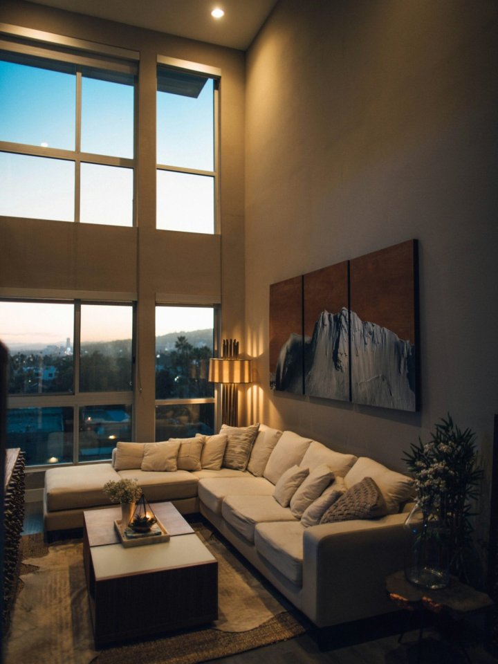 How to Arrange a Living Room and Dining Room: Planning a Functional Division of Space