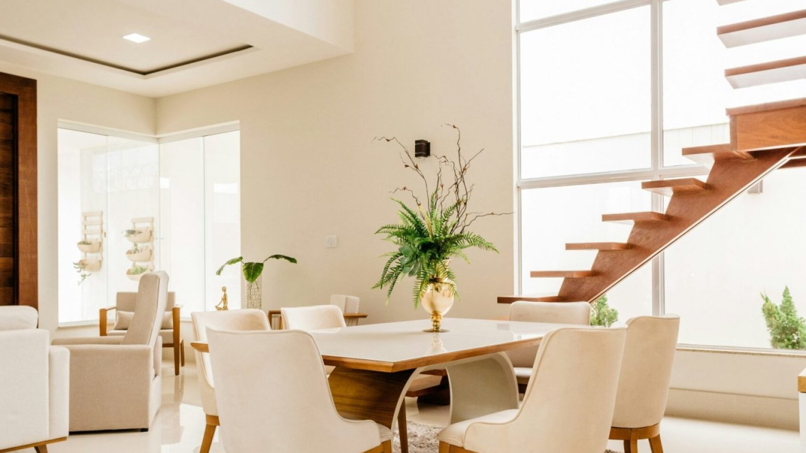 How to Furnish an Open Plan Living Space: Layout, Zoning and Sofa Placement