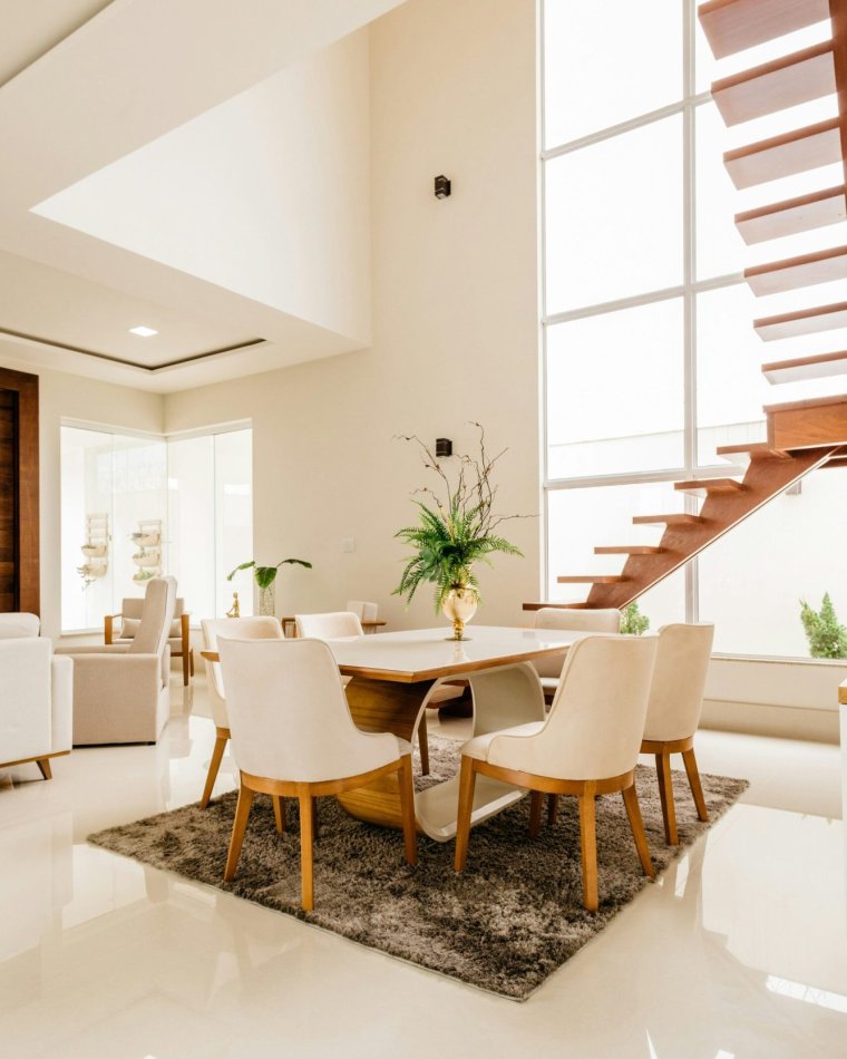 How to Furnish an Open Plan Living Space: Layout, Zoning and Sofa Placement