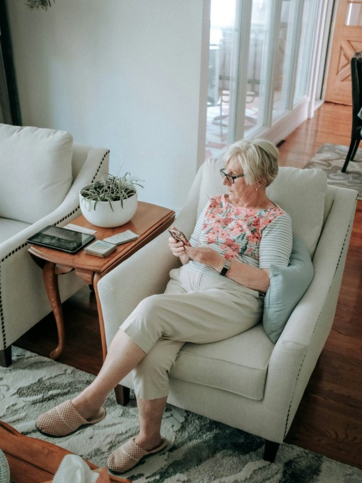 Sofa Seat Height Guide: Finding the Right Fit for Your Body