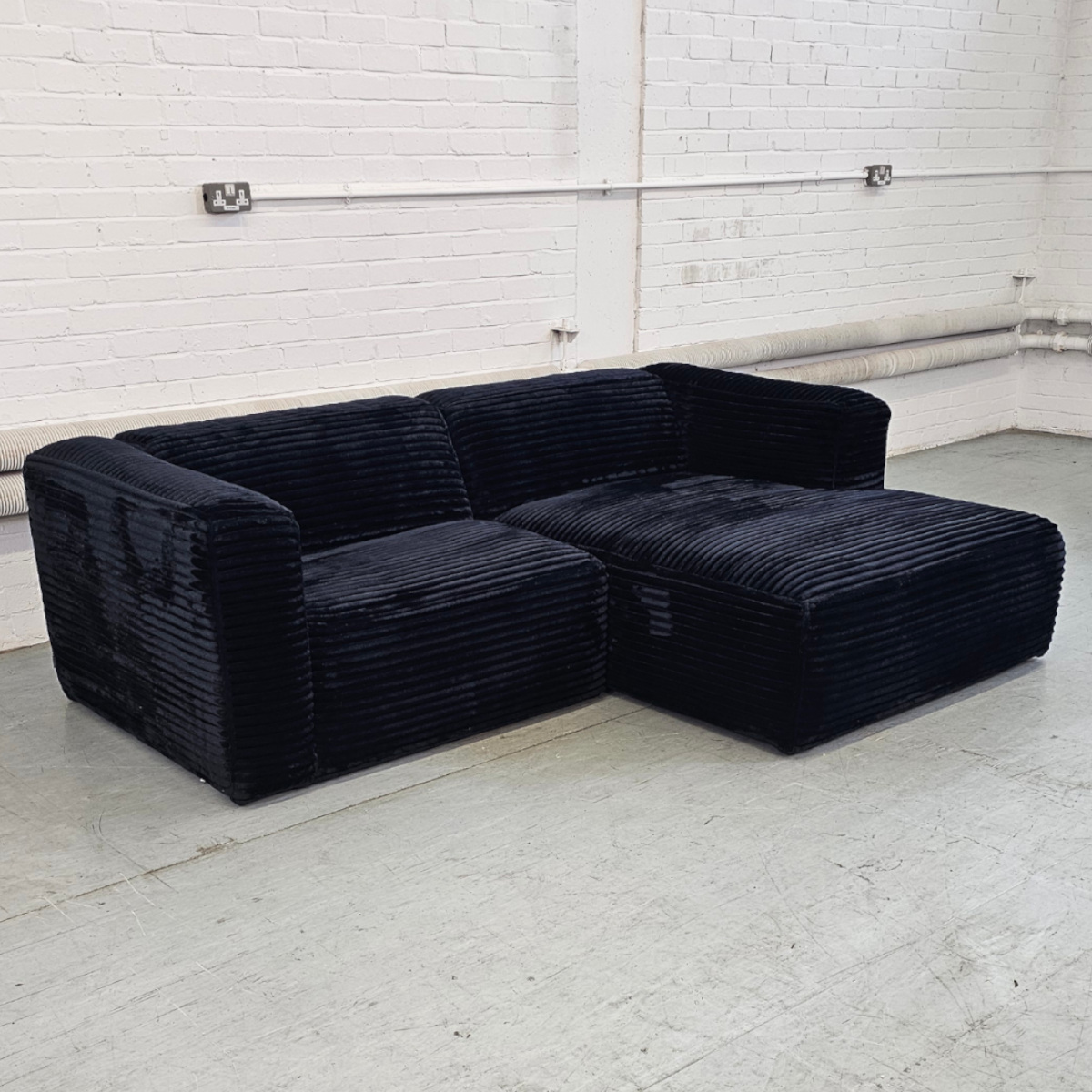Moved XL Modern 3 Seater Corner Sofa Right Black Tilia 100