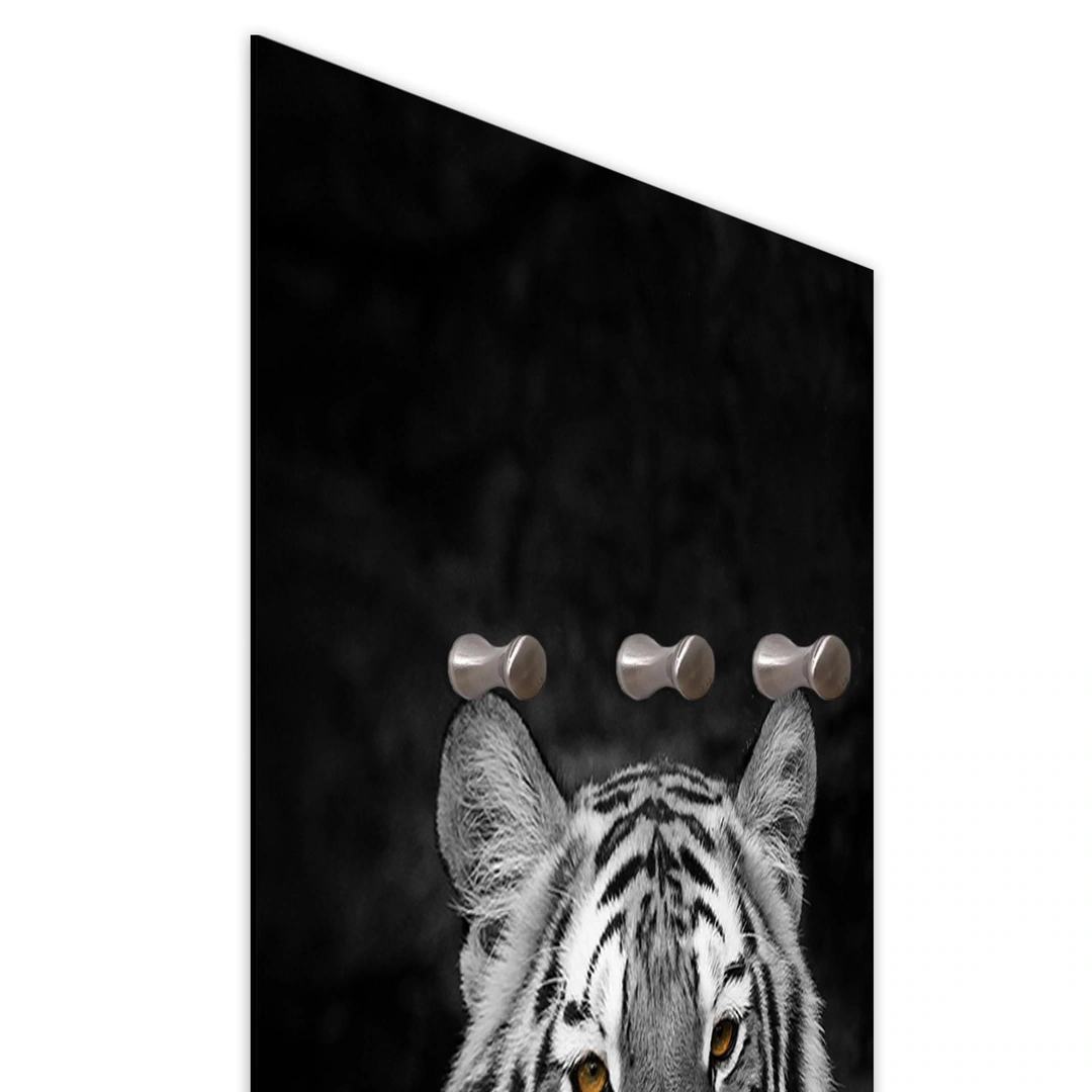 Coat hanger, Tiger